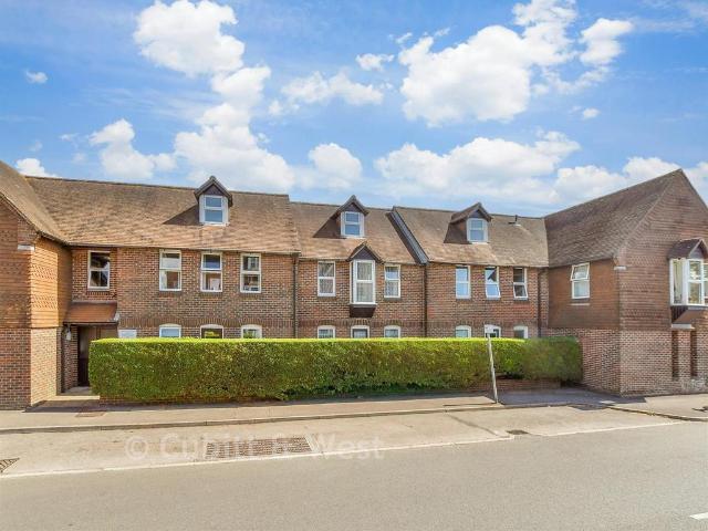 Flat for sale in Arundel, Clapham