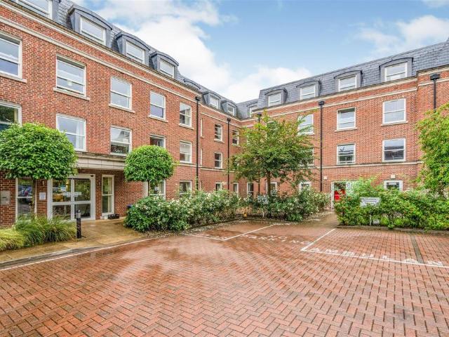Flat for sale in Welwyn Garden City, Welwyn Hatfield