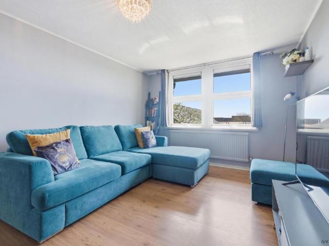Flat for sale in Harold Hill, Greater London