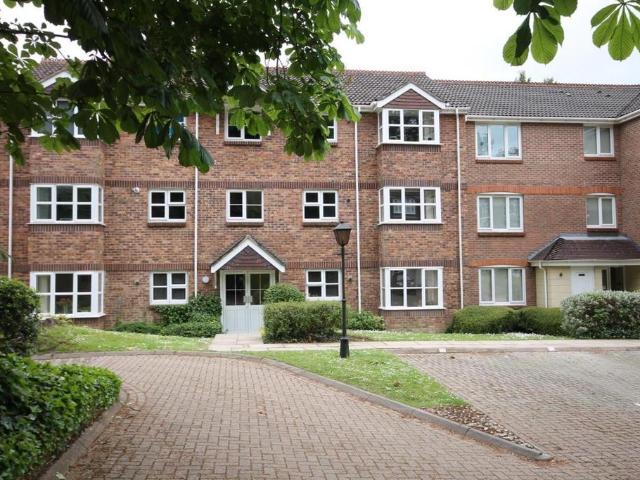 Flat for sale in Littlehaven, Horsham