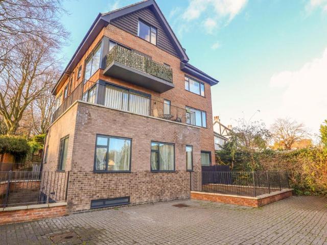 Flat for sale in London Borough of Croydon, Purley