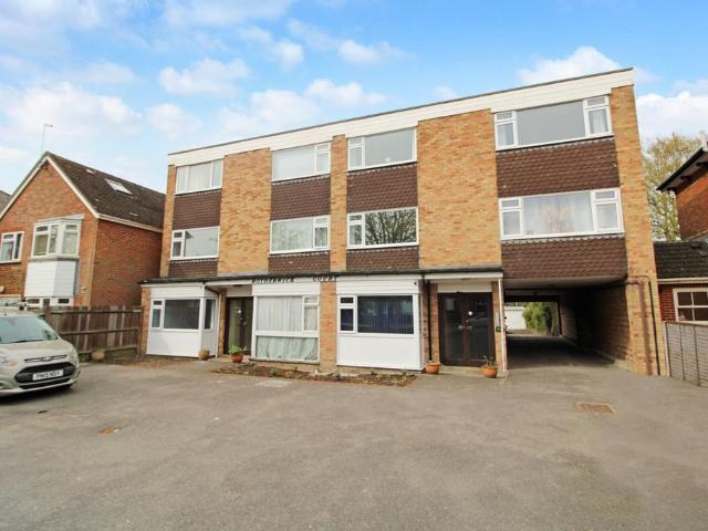 Flat for sale in Farnborough, Hampshire