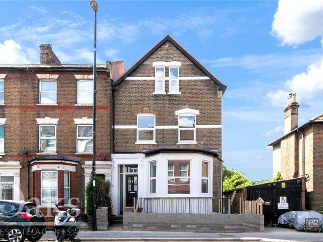 Flat for sale in London Borough of Croydon, Isle Of Man