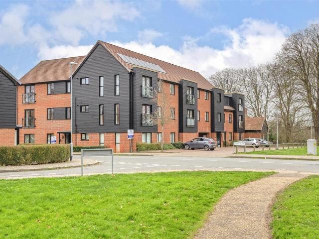 Flat for sale in Leybourne, Bourne Vale