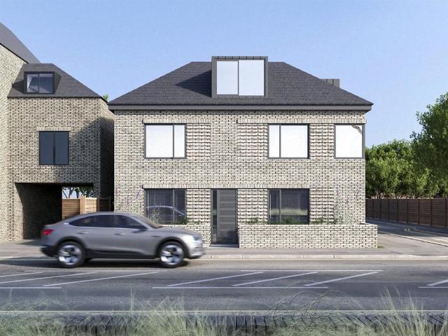 Flat for sale in London Borough of Merton, Collier's Wood