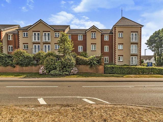 Flat for sale in King's Walden, Hertfordshire