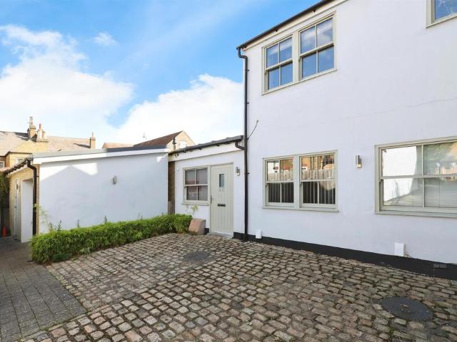 Flat for sale in North Watford