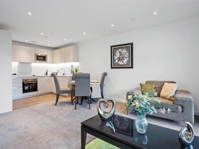 Flat for sale in Red Hill, Surrey