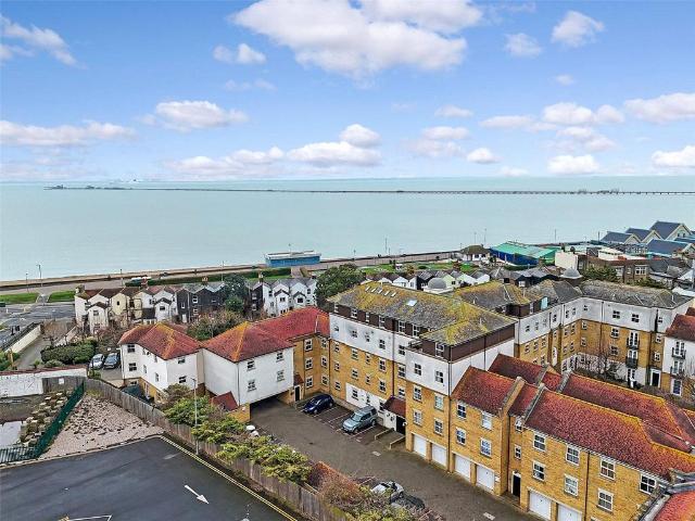 Flat for sale in Kursaal Estate, Alton Barnes