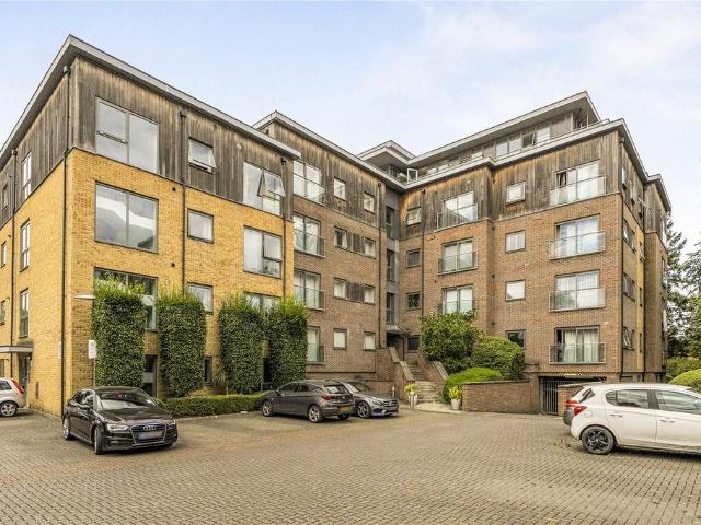 Flat for sale in Reading