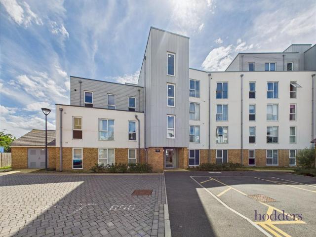 Flat for sale in Row Town, Surrey