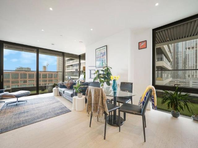 Flat for sale in Isle Of Dogs, Isle Of Man