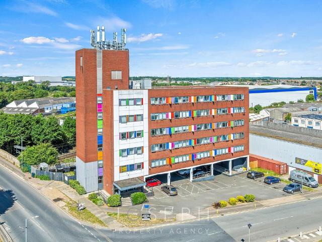 Flat for sale in Key Street, Suffolk