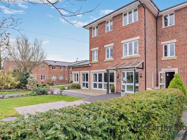 Flat for sale in Warminster, Wiltshire