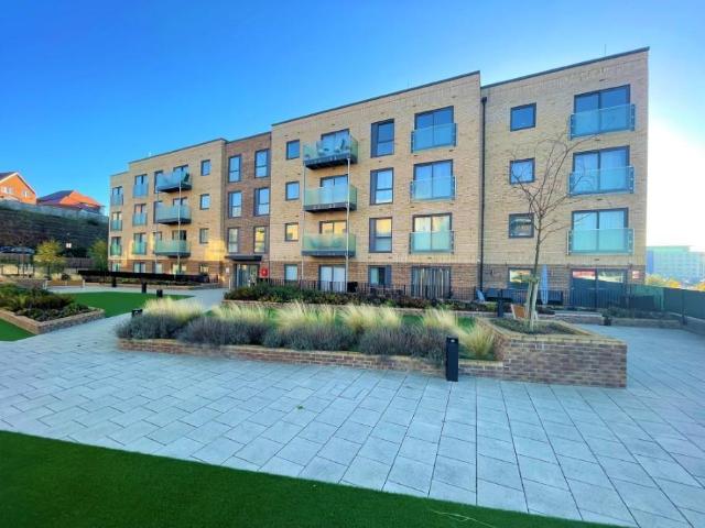 Flat for sale in Spring Park, Luton