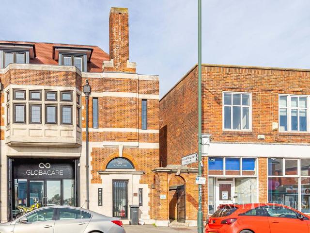 Flat for sale in Talbot Village, Bournemouth