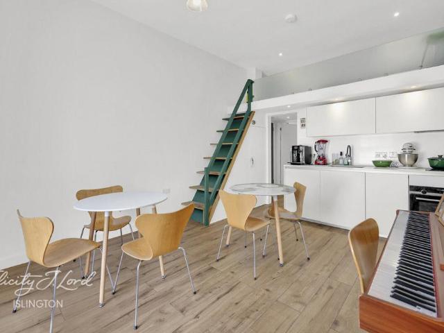 Flat for sale in Islington, Greater London
