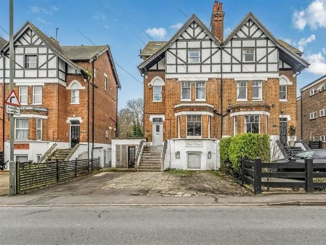 Flat for sale in Chislehurst, Greater London