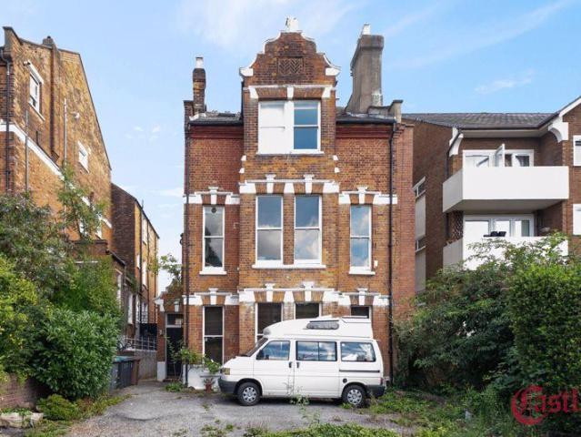 Flat for sale in Crouch End, Greater London