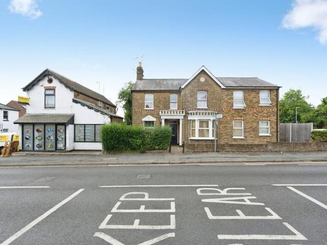 Flat for sale in North Watford, Watford