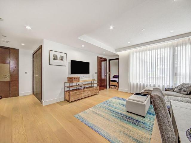 Flat for sale in Vauxhall, Greater London