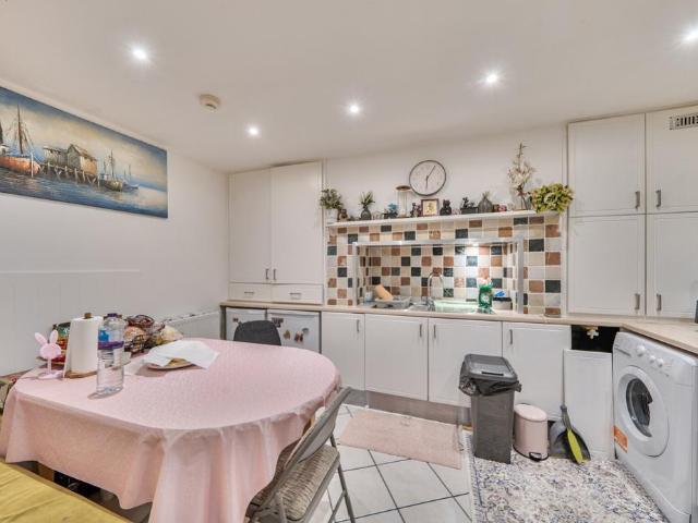 Flat for sale in Kingsbury, Greater London