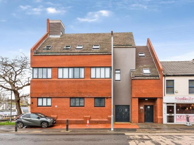 Flat for sale in Rodbourne, Swindon