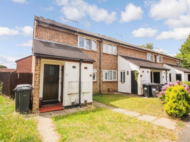 Flat for sale in Throop, Bournemouth