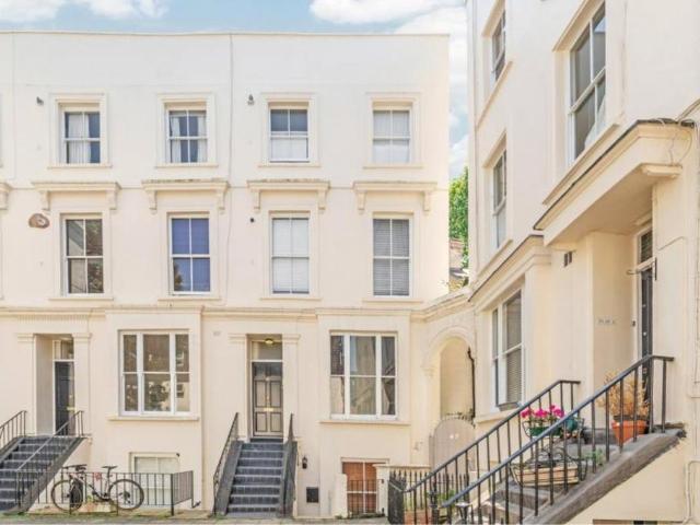 Flat for sale in Maida Vale, Greater London