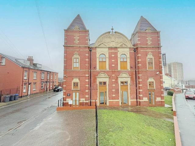 Flat for sale in Armley, West Yorkshire