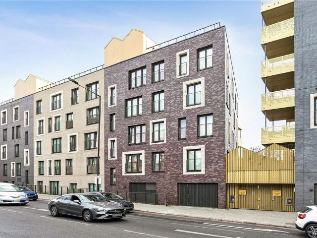 Flat for sale in South Hackney, Greater London