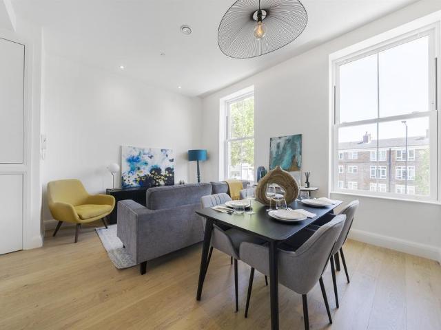 Flat for sale in Shepherd's Bush, Greater London