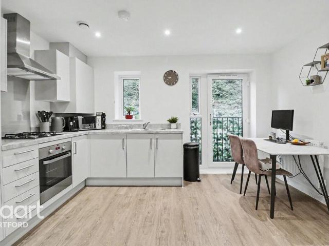 Flat for sale in Monks Orchard, Kent