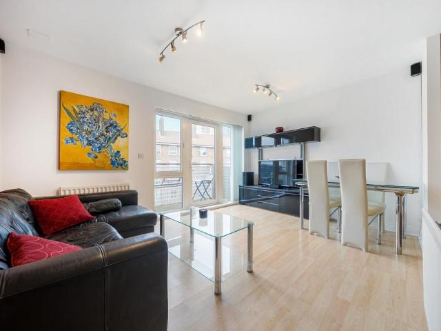 Flat for sale in Greenwich Town Centre, Greater London