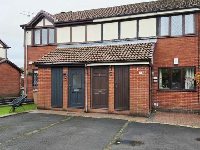 Flat for sale in Bardsley, Oldham