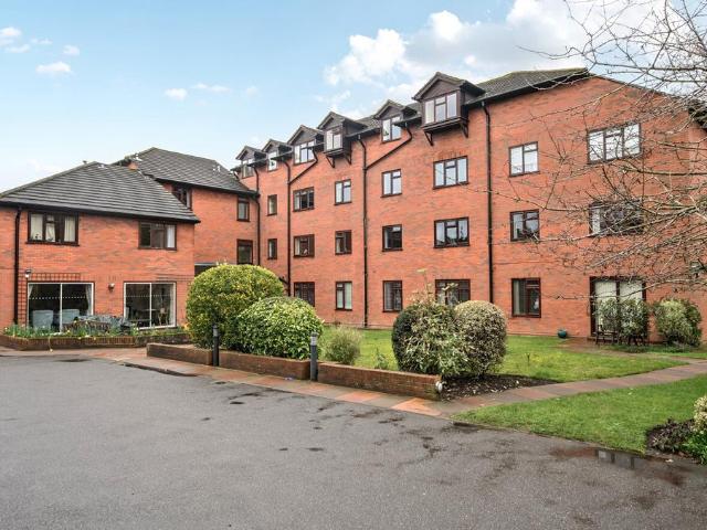 Flat for sale in Locksbottom, Greater London