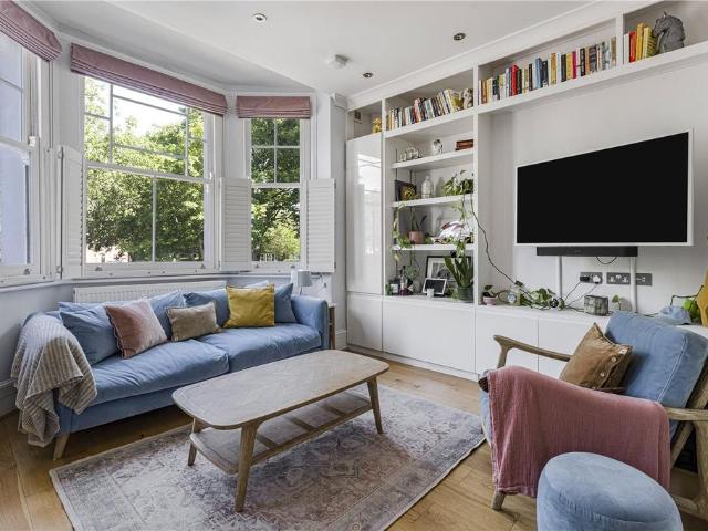 Flat for sale in Fulham, Greater London