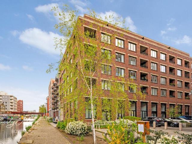 Flat for sale in Bromley-by-Bow, Bow