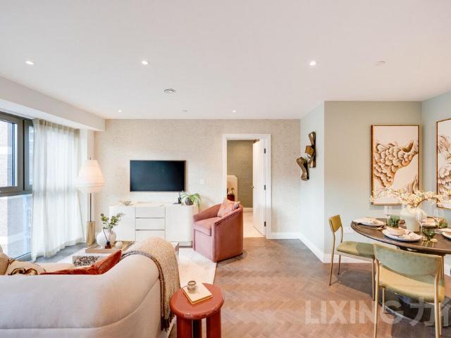 Flat for sale in Canning Town, Greater London