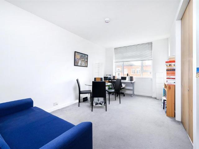 Flat for sale in St. John's Wood, Greater London
