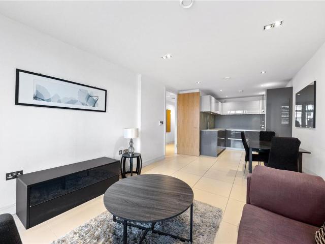 Flat for sale in Hoxton, Greater London
