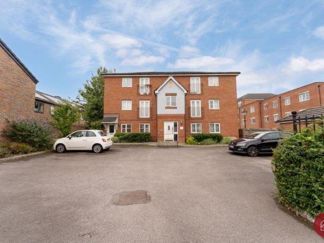 Flat for sale in Barton, The Slade