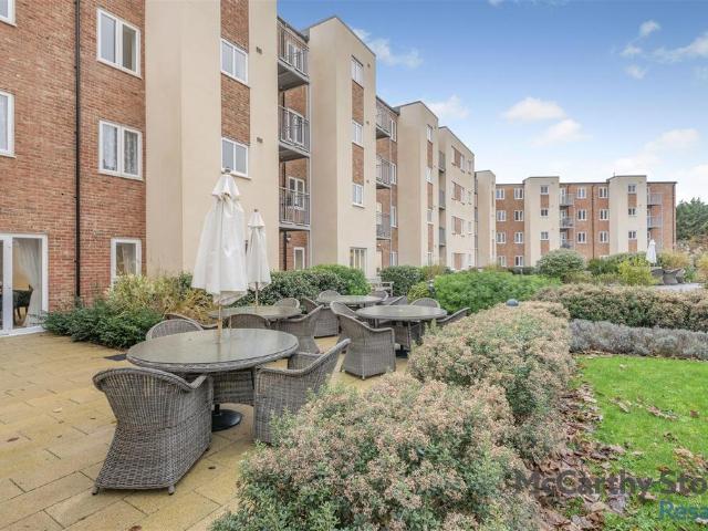 Flat for sale in Tower Hamlets, Ash