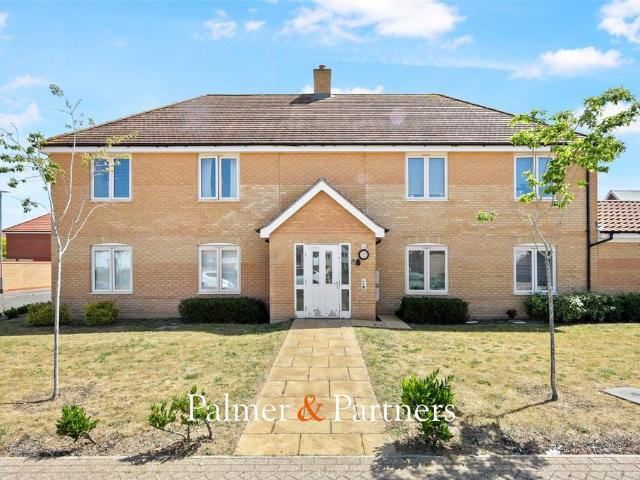 Flat for sale in Dale Hill, Essex