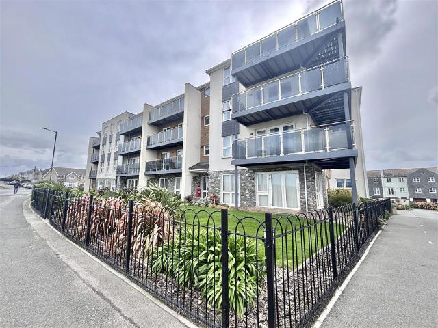 Flat for sale in Newquay, Cornwall