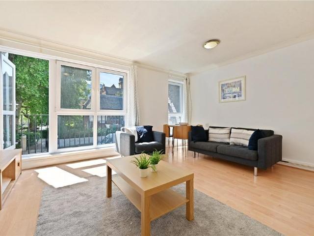 Flat for sale in Finsbury, Greater London