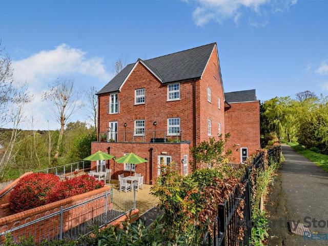 Flat for sale in Budlake, Devon