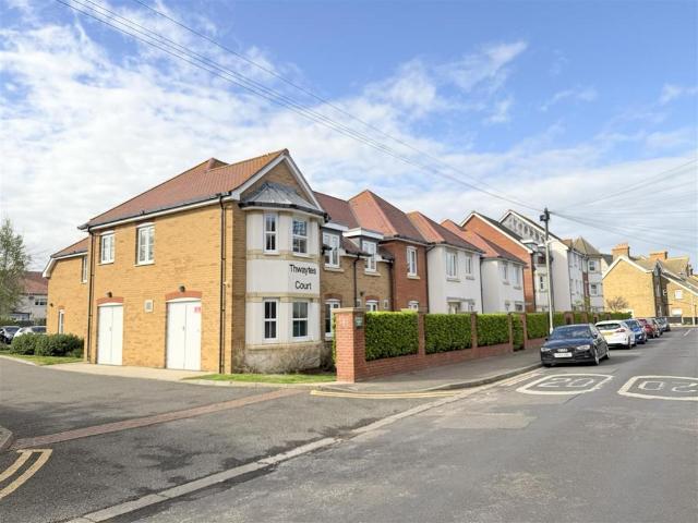 Flat for sale in Oxenden, The Bridge