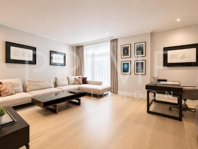 Flat for sale in Knightsbridge, Greater London