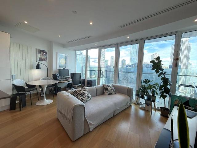 Flat for sale in Isle Of Dogs, Greater London